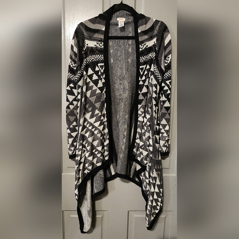 Geometric Black‎ and White Women's Sweater